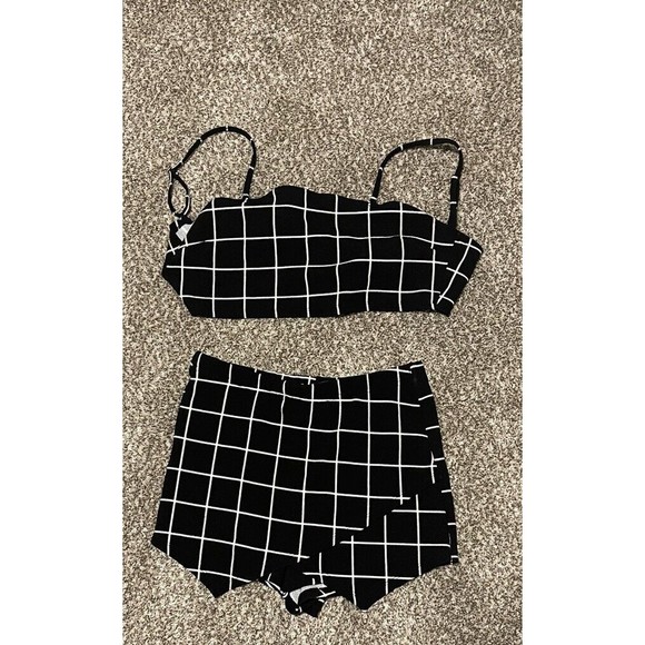 SHEIN Two Piece Women’s Shorts And Halter Top Set. Size Medium. Black & White - Picture 2 of 7